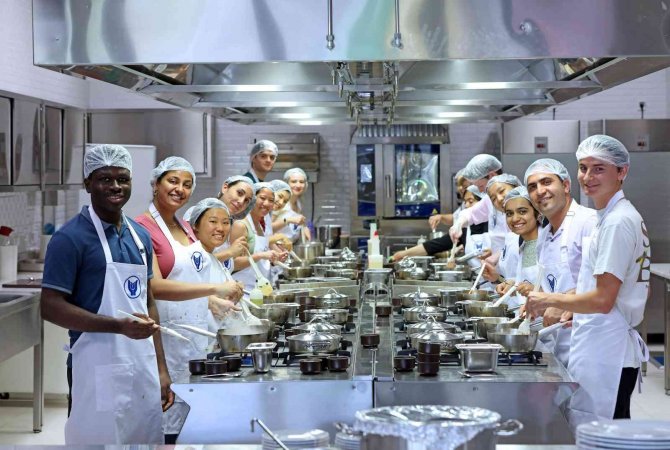 Amerikalı Öğrenciler Yaz Okulu İçin İ̇zmir’e Geldi