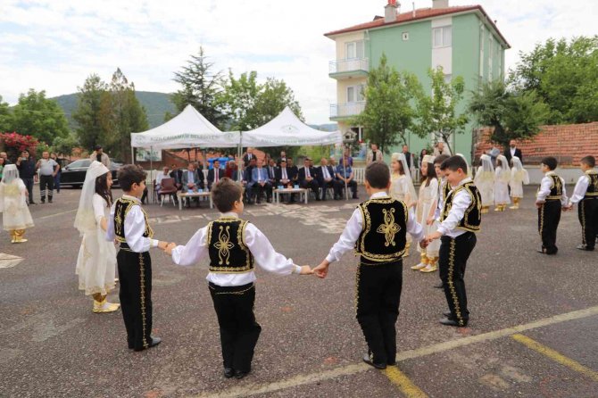 Ankara Valisi Şahin’den Karne Alan Öğrencilere Ziyaret