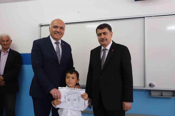 Ankara Valisi Şahin’den Karne Alan Öğrencilere Ziyaret