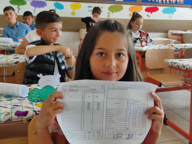 Ardahan’da Öğrencilerin Karne Heyecanı