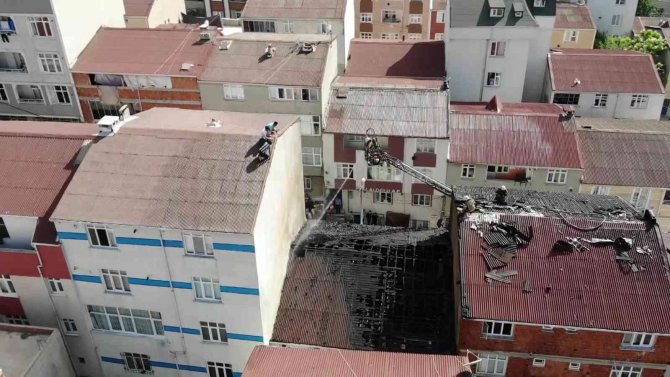 Arnavutköy’de 3 Katlı Binada Korkutan Yangın