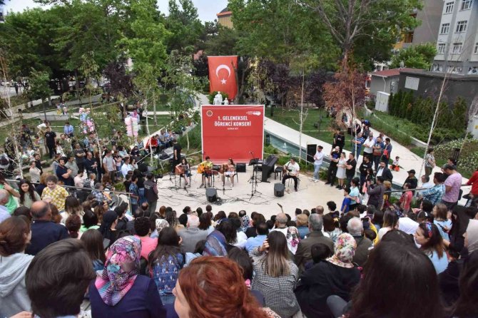 1. Geleneksel Öğrenci Konseri