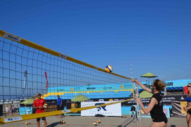 Ayvalık’ta 2022 Voleybol Dünyası Plaj Voleybolu Şampiyonası Başladı