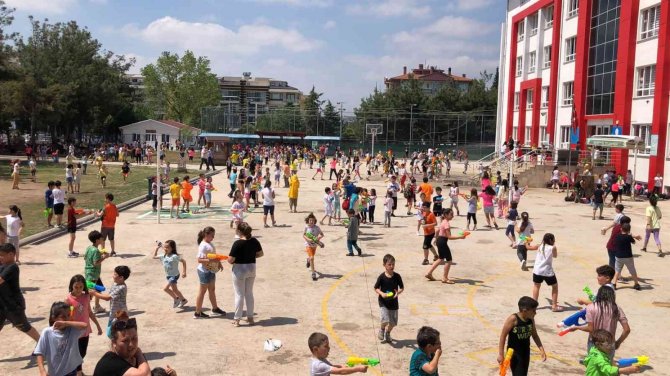 Su Savaşıyla Bir Yılın Stresini Attılar