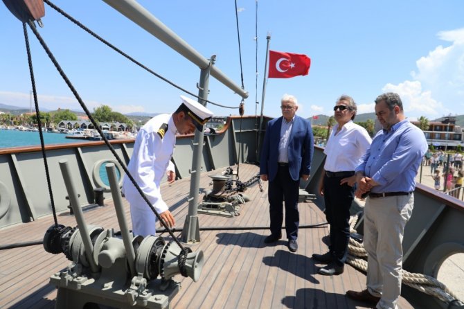 Başkan Deveciler, Nusret Mayın Gemisi Binlerce Kişiyi Ağırladı