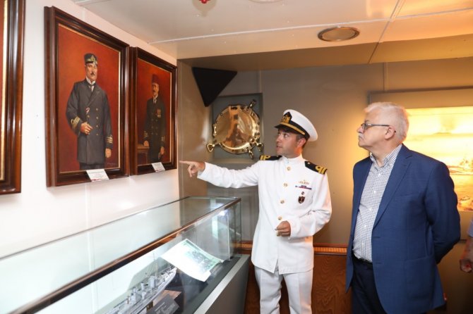 Başkan Deveciler, Nusret Mayın Gemisi Binlerce Kişiyi Ağırladı