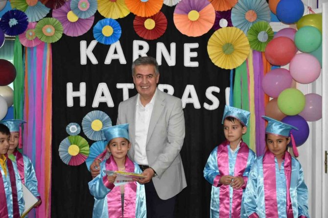 Başkan Erol, Öğrencilerin Karne Heyecanına Ortak Oldu