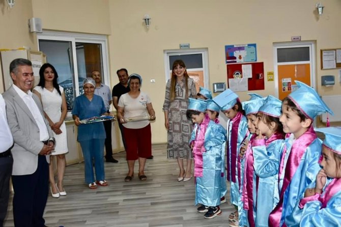 Başkan Erol, Öğrencilerin Karne Heyecanına Ortak Oldu