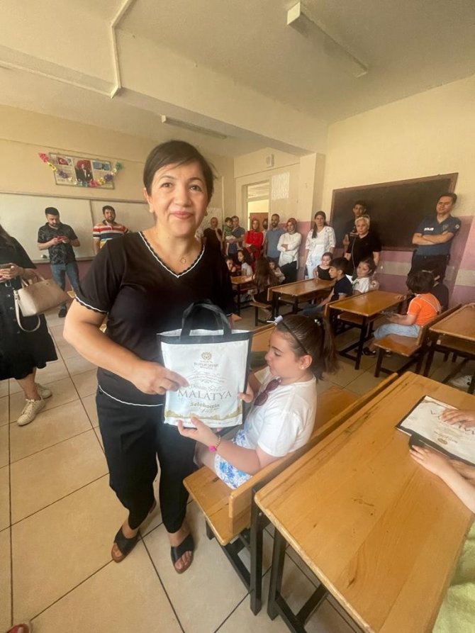 Başkan Gürkan, Öğrencilerin Taleplerin Geri Çevirmedi