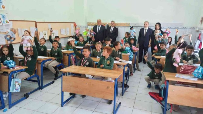 Bayburt’ta Öğrenciler Düzenlenen Törenle Karnelerine Kavuştu