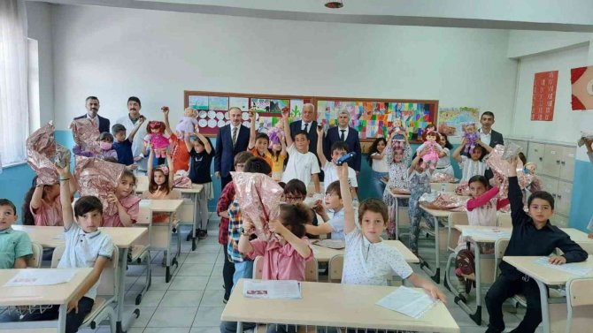 Bayburt’ta Öğrenciler Düzenlenen Törenle Karnelerine Kavuştu