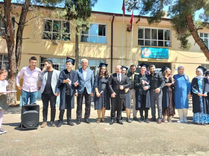 Bayırköy’de Öğrenciler Son Ders Zilinin Çalmasıyla Yaz Tatiline Girdi