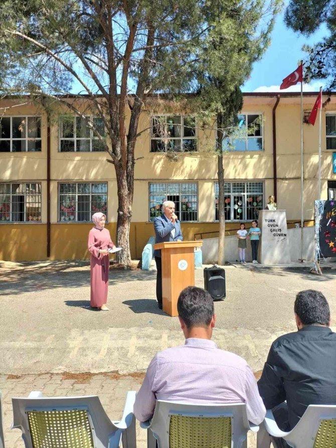 Bayırköy’de Öğrenciler Son Ders Zilinin Çalmasıyla Yaz Tatiline Girdi