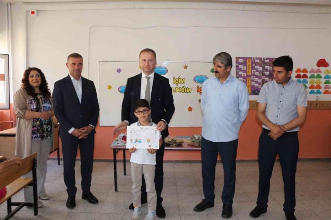 Hizan’da Öğrencilerin Karne Heyecanı