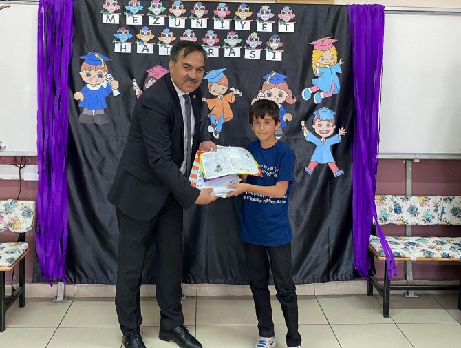 Ahlat’ta 10 Bin 910 Öğrenci Yaz Tatiline Girdi