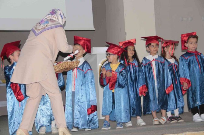 Tatvan’da Minikler Mezuniyet Heyecanı Yaşadı