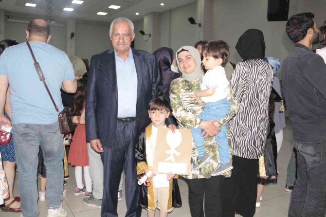 Tatvan’da Minikler Mezuniyet Heyecanı Yaşadı