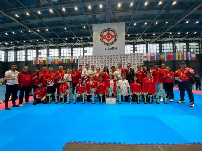 Avrupa’da Yıldırım Rüzgarı