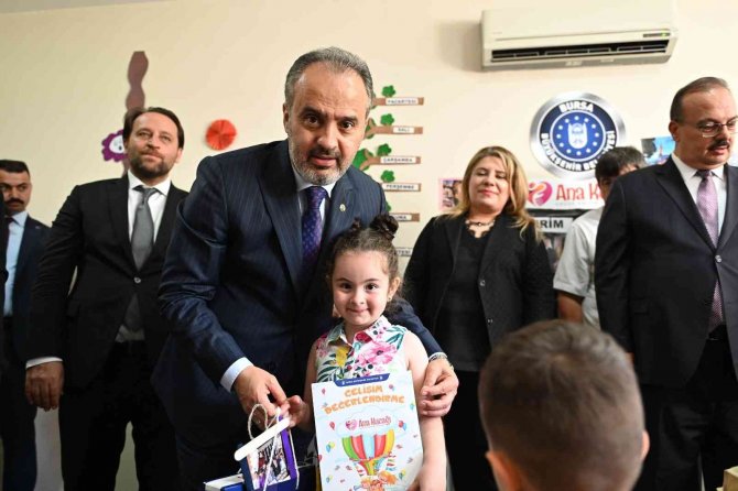 Bursa Ana Kucağı’nda Karne Sevinci