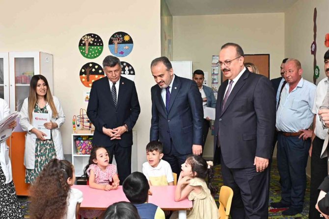 Bursa Ana Kucağı’nda Karne Sevinci