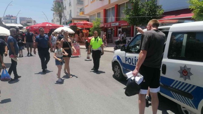Saat Çalan Rus Turist Aileye Esnaftan Suçüstü