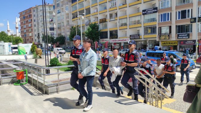 Jandarmadan Baz İstasyonu Farelerine Operasyon