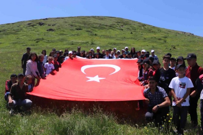 Kaymakam Atış’tan Başarılı Öğrencilere Ödül