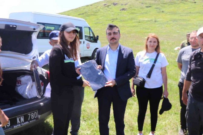 Kaymakam Atış’tan Başarılı Öğrencilere Ödül