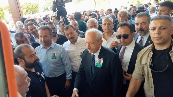 Kılıçdaroğlu, İ̇zmir’de Cenazeye Katıldı