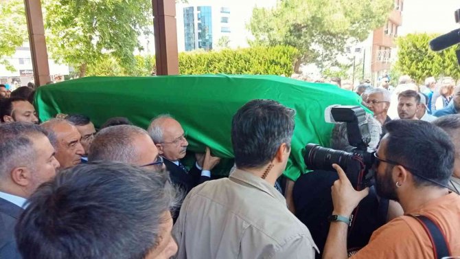 Kılıçdaroğlu, İ̇zmir’de Cenazeye Katıldı