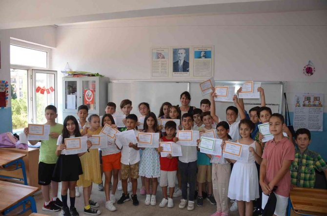 Didim’de Öğrencilerin Karne Sevinci