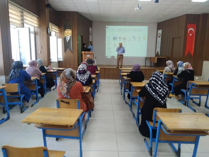 Emet’te Kur’an Kursları’nda Görev Yapan Bayan Öğreticilere Seminer