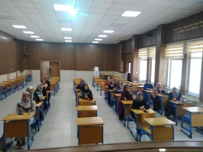 Emet’te Kur’an Kursları’nda Görev Yapan Bayan Öğreticilere Seminer