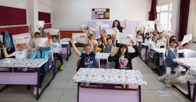 Erzincan’da 41 Bin 517 Öğrenci Karne Heyecanı Yaşadı