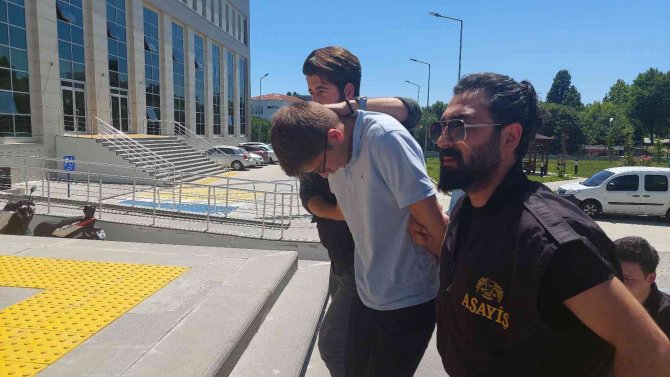 Bir Hafta Önce Boşandığı Eski Eşini Ve 3 Yaşındaki Oğlunu Bıçaklayarak Öldürdü
