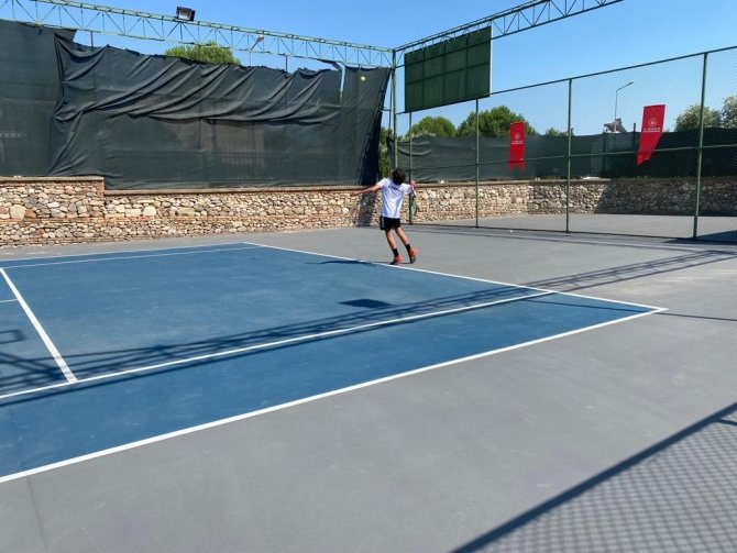 Anadolu Yıldızlar Ligi Tenis Çeyrek Final Müsabakaları Başladı