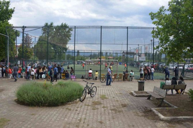 Gediz’de İlkokul Ve Ortaokullar Arası Halı Saha Turnuvası Sona Erdi