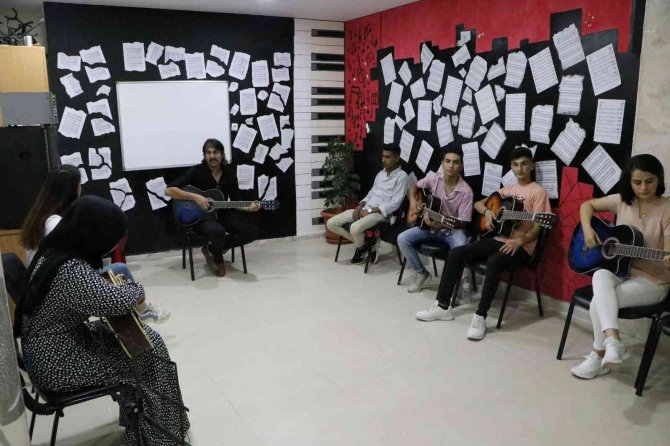 Gençlik Merkezlerine Yoğun İlgi