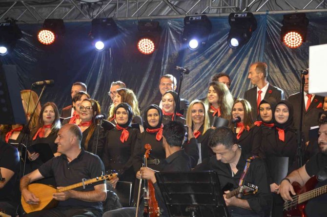 Öğretmenler Korosundan Türk Halk Müziği Konseri