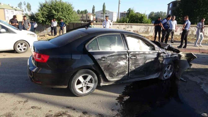 Yüksekova’da Zincirleme Trafik Kazası: 4 Yaralı