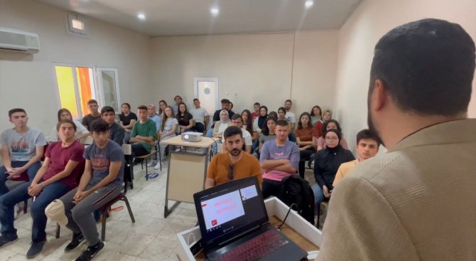 Yks Öncesi Öğrencilere Sanal Gerçeklik Gözlükleriyle Üniversiteler Tanıtıldı