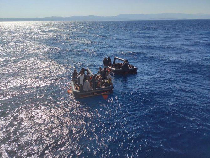 İ̇zmir Açıklarında 43 Göçmen Kurtarıldı