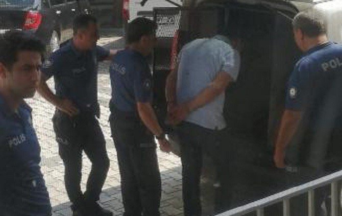 İ̇zmir’de Uygulamadan Kaçarken Polisi Aracıyla Yaralayan Sürücü Tutuklandı
