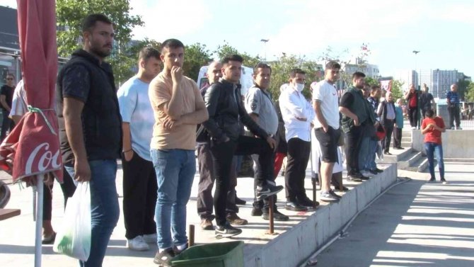 Kadıköy’de Denize Düştü, Cansız Bedeni Kıyıya Çıkarıldı