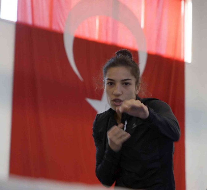 Dünya Boks Şampiyonu Çağırır: “Gerçek Bir Takım Olduğumuzu Dünyaya Gösterdik”