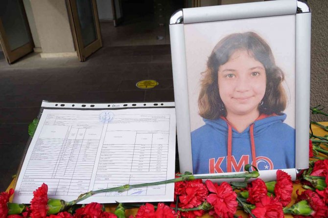 En Acı Karne Töreni: Kazada Ölen Tuana İçin Okulunda Karne Töreni Düzenlendi