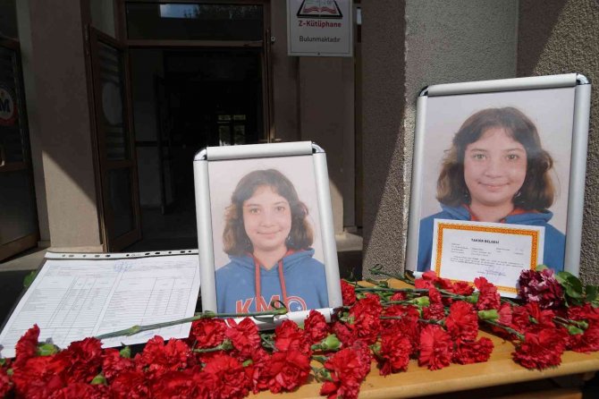 En Acı Karne Töreni: Kazada Ölen Tuana İçin Okulunda Karne Töreni Düzenlendi