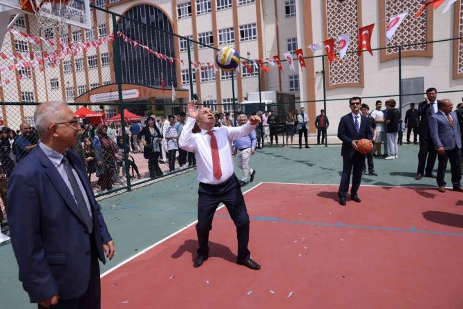 Keçiören’de Karne Heyecanı Ve Yeni Spor Tesisi Sevinci Bir Arada