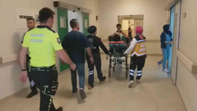 "Dur" İhtarına Uymayan Alkollü Sürücü, Trafik Polisine Çarpıp Kaçtı