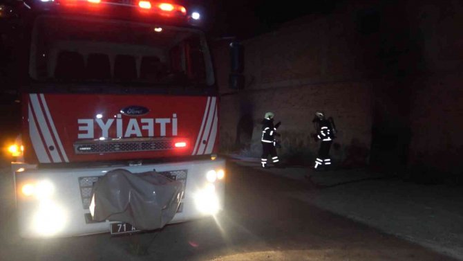 Kullanılmayan Araç Lastiklerinin Bulunduğu Depo Yandı